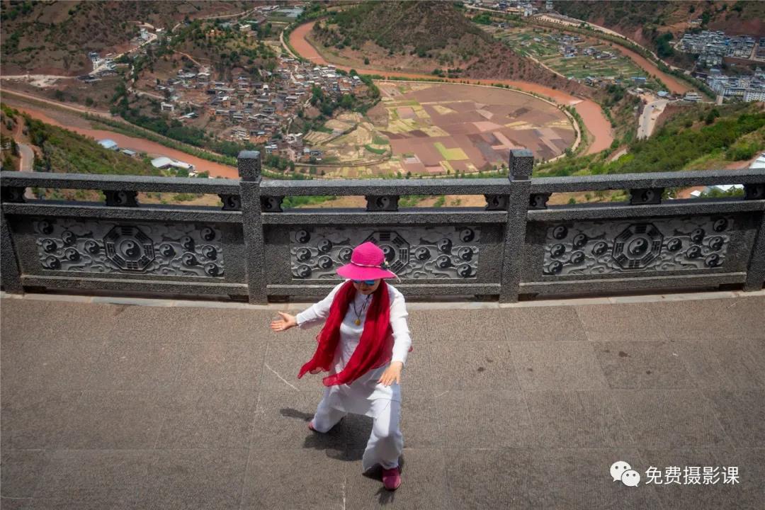 诺邓古村晨景-太极锁水-六库-澡塘会会址-怒江溜索-飞来石-知子罗-老姆登云海路线旅游